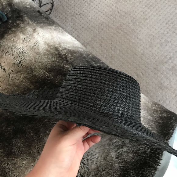 black sunhat - Picture 2 of 3